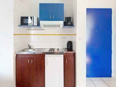 Studio 2 personnes - la cuisine